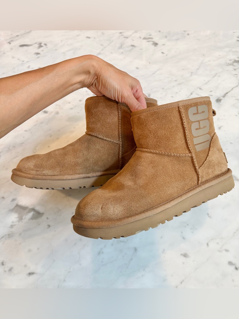 Women's UGG Mini Classic Logo Suede Shearling Boot Size 8 Preowned
